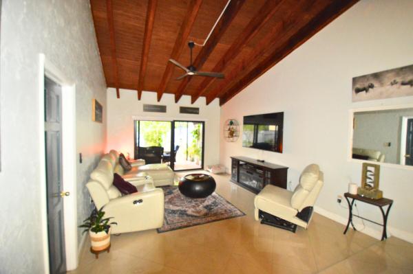 Cedarwoods At Pembroke Lakes, 2280 Poinsetta Ct, Pembroke Pines, Florida 33026, image 1