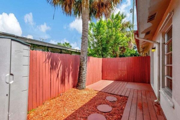 Palm Beach Gardens Estates, 614 Holly Dr #1, Palm Beach Gardens, Florida 33410, image 2