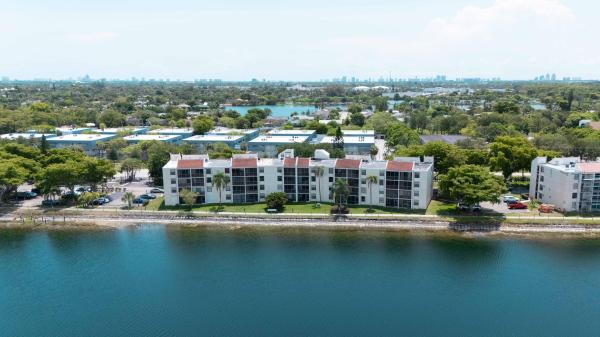 Lake Emerald, 109 Lake Emerald Dr #104, Oakland Park, Florida 33309, image 2