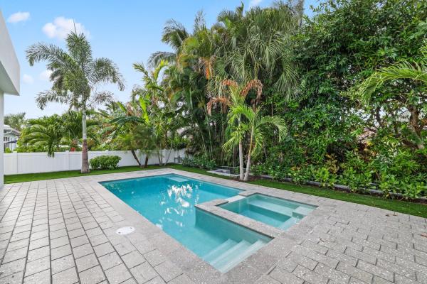 Palm Beach Shores Residential, 325 Cascade Ln, Palm Beach Shores, Florida 33404, image 1