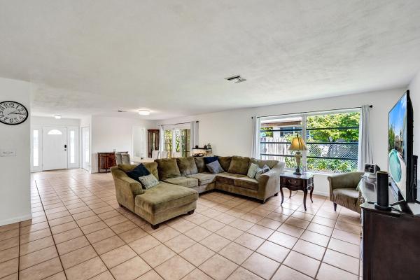 Pine Crest, 1208 NE 7th St, Pompano Beach, Florida 33060, image 2
