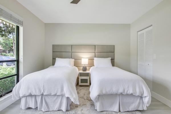 Golf Villas, 512 Brackenwood Pl, Palm Beach Gardens, Florida 33418, image 2