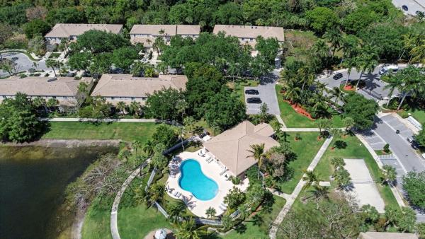 Palmbrooke Townhomes, 4583 Palmbrooke Cir, West Palm Beach, Florida 33417, image 1