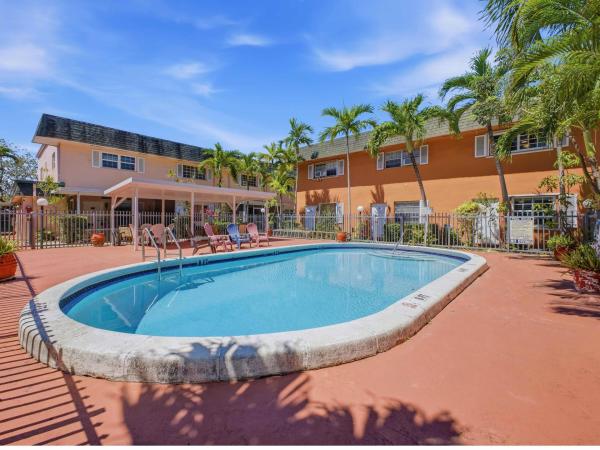 Palm Townhouse, 2200 Monroe St #24, Hollywood, Florida 33020, image 2