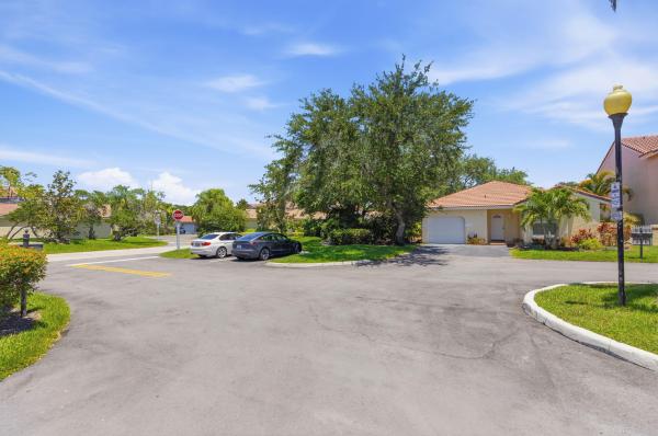 Garden Homes At Country Isles, 1472 Garden Rd, Weston, Florida 33326, image 2