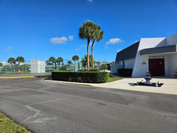 Fernley 1 At Cresthaven Townhomes, 2886 E Fernley Dr Dr #1, West Palm Beach, Florida 33415, image 3