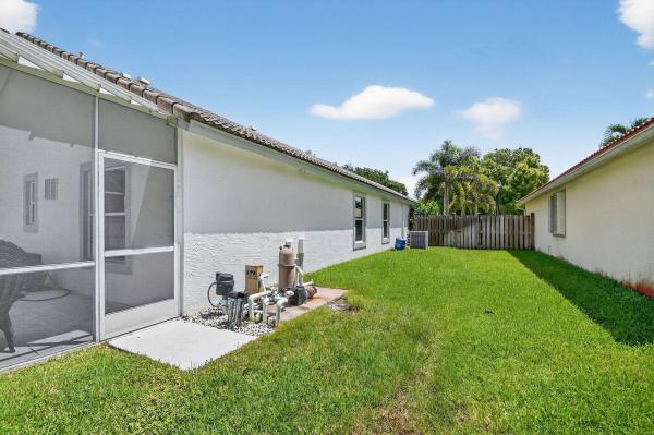 The Estates At Oak Hamlet, 1891 Oak Berry Cir, Wellington, Florida 33414, image 2
