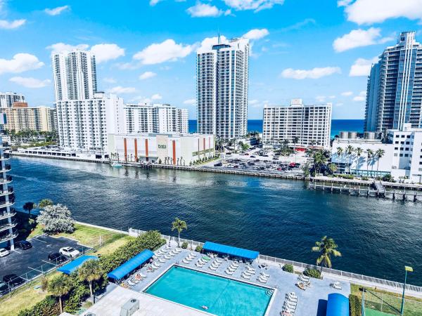 Towers Of Oceanview South, 600 Parkview Dr #718, Hallandale Beach, Florida 33009, image 2