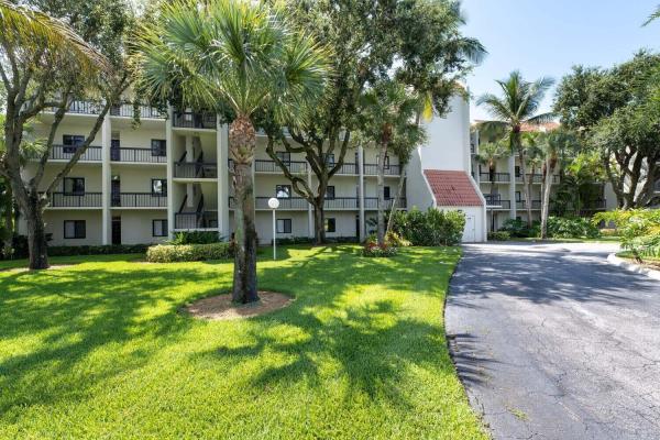 The Senate, 3050 Presidential Way #305, West Palm Beach, Florida 33401, image 3