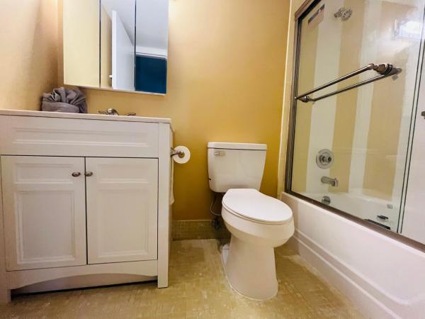 11 Golfs Edge #E, West Palm Beach, Florida 33417, image 1