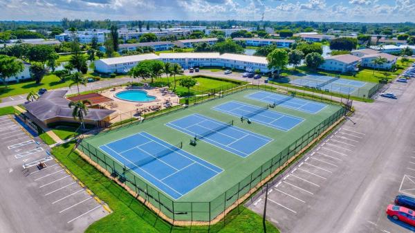 11 Golfs Edge #E, West Palm Beach, Florida 33417, image 2