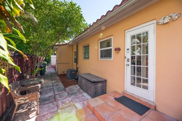 Lake Ridge, 1136 NE 17th Way #1-2, Fort Lauderdale, Florida 33304, image 1