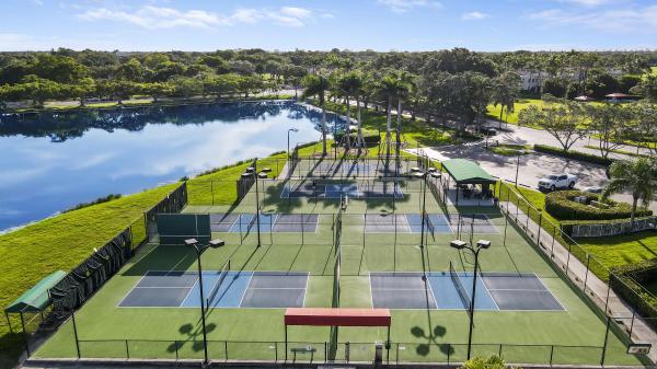 Club Cottages, 706 Club Dr, Palm Beach Gardens, Florida 33418, image 2
