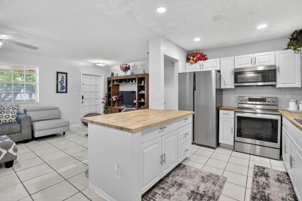Boulevard Heights, 1411 N Douglas Rd, Pembroke Pines, Florida 33024, image 1