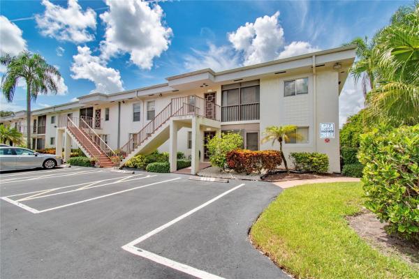 International Club At Villages Of Oriole, 14895 Builtmore Way #112, Delray Beach, Florida 33446, image 2