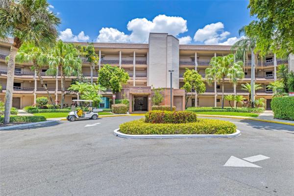 Versailles Court At The Fountains Country Club, 4702 Fountains Dr S #205, Lake Worth, Florida 33467, image 3