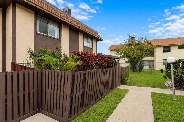 2116 Sherwood Forest Blvd #28, West Palm Beach, Florida 33415, image 2