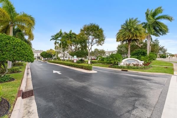 3105 Grandiflora Dr, Greenacres, Florida 33467, image 2