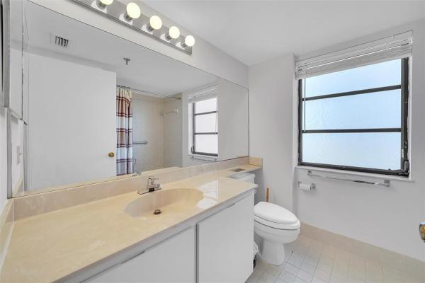 Huntington Towers, 7370 S Oriole Blvd #607, Delray Beach, Florida 33446, image 2