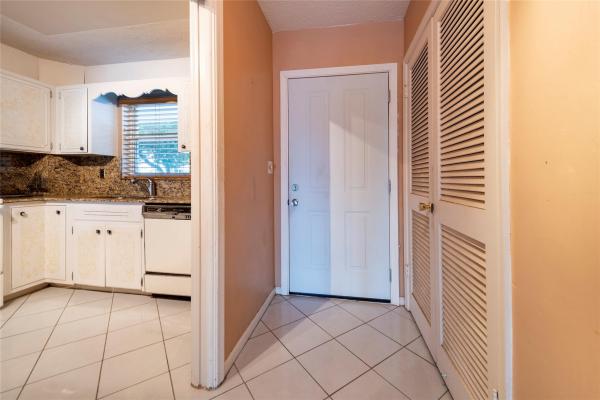 Diane Terrace, 3333 NE 36th St #6, Fort Lauderdale, Florida 33308, image 2