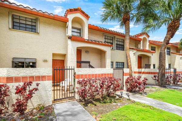 206 Congressional Way, Deerfield Beach, Florida 33442, image 2