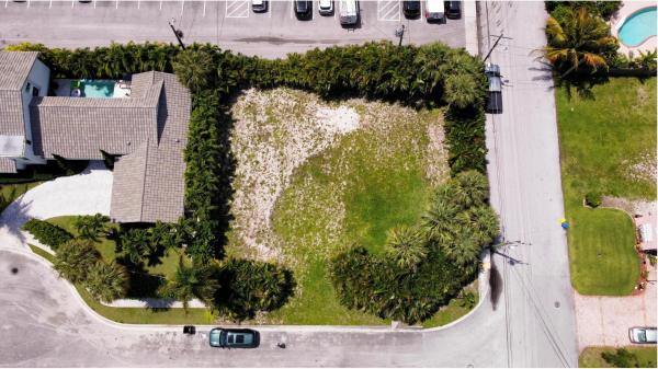 Lakeside Palms, 7 Lakeside Palms Ct, Lake Worth Beach, Florida 33460, image 2