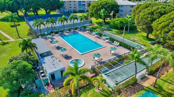 Village Royale Greenbriar, 2515 NE 1st Ct #4020, Boynton Beach, Florida 33435, image 1