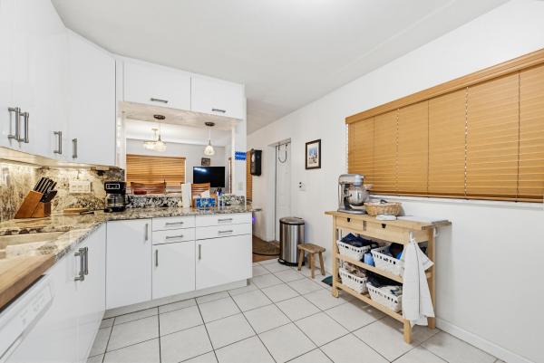 Holly House, 728 Ridge Rd #35, Lantana, Florida 33462, image 2