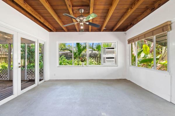 Petite, 2020 NE 4th Ave #1, Wilton Manors, Florida 33305, image 3
