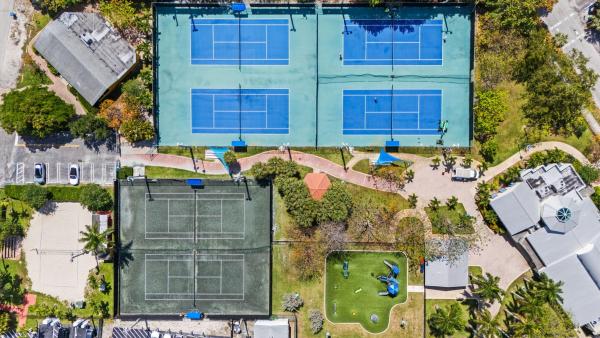 Petite, 2020 NE 4th Ave #1, Wilton Manors, Florida 33305, image 1