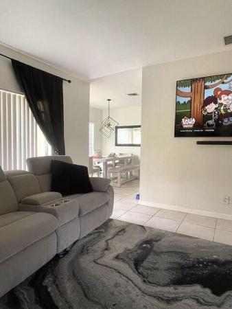 Estancia At Palm Springs, 717 Talia Cir, Palm Springs, Florida 33461, image 2