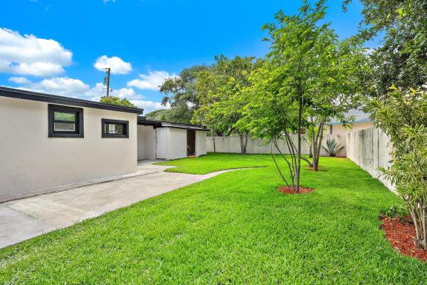 Crestview Boynton Beach, 117 SE 22nd Ave, Boynton Beach, Florida 33435, image 3