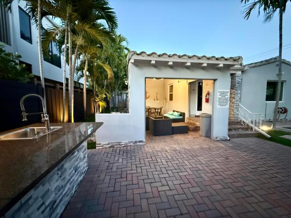 Victoria Highlands, 700 NE 17th Way, Fort Lauderdale, Florida 33304, image 2