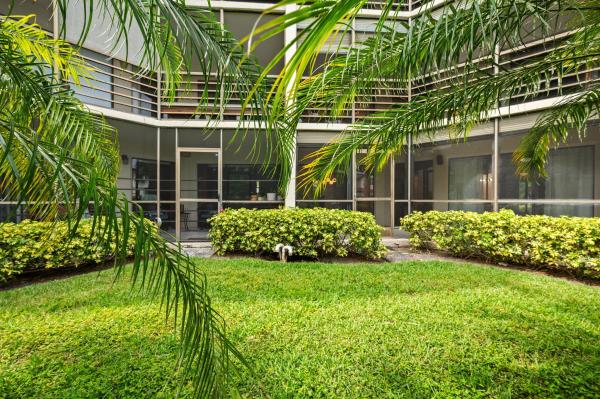 Camino Real Village, 5701 Camino Del Sol #104, Boca Raton, Florida 33433, image 3