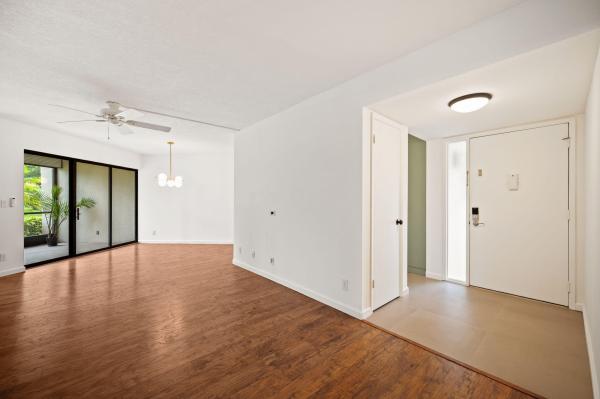 Camino Real Village, 5701 Camino Del Sol #104, Boca Raton, Florida 33433, image 2