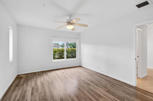Lincolnwood Village, 201 Del Rio Blvd, Boca Raton, Florida 33432, image 3