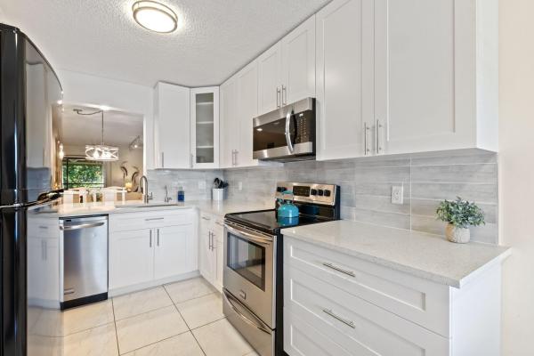 5380 Cedar Lake Dr #304, Boynton Beach, Florida 33437, image 3