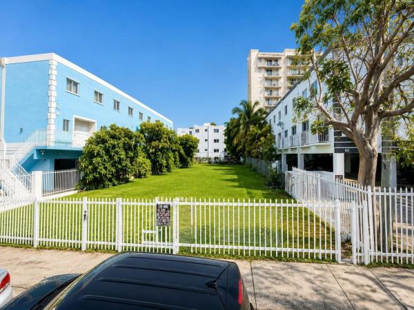 Brickell Riverview, 829 SW 2nd St, Miami, Florida 33130, image 2
