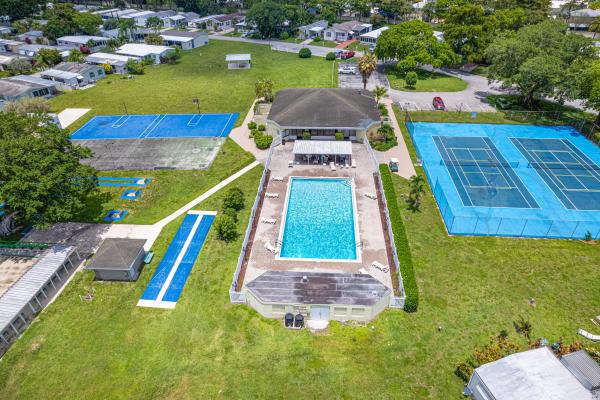 Fay’s Cove At Coral Bay, 6466 Buena Vista Dr, Margate, Florida 33063, image 3