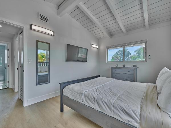 Lauderdale Isles, 2426 Key Largo Ln, Fort Lauderdale, Florida 33312, image 1