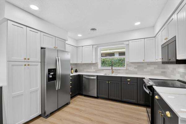 Yacht Harbor Manor, 1221 Singer Dr, Riviera Beach, Florida 33404, image 3