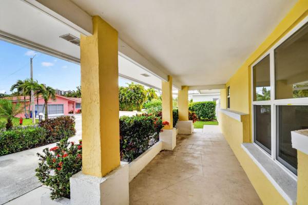 Yacht Harbor Manor, 1221 Singer Dr, Riviera Beach, Florida 33404, image 1