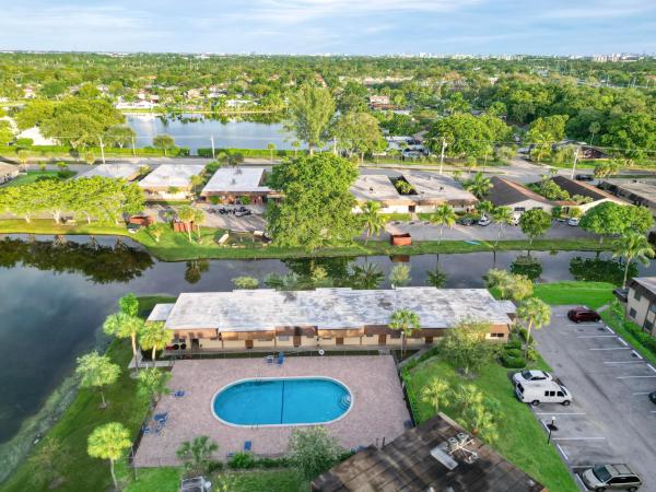 416 Lakeside Dr #129, Margate, Florida 33063, image 2