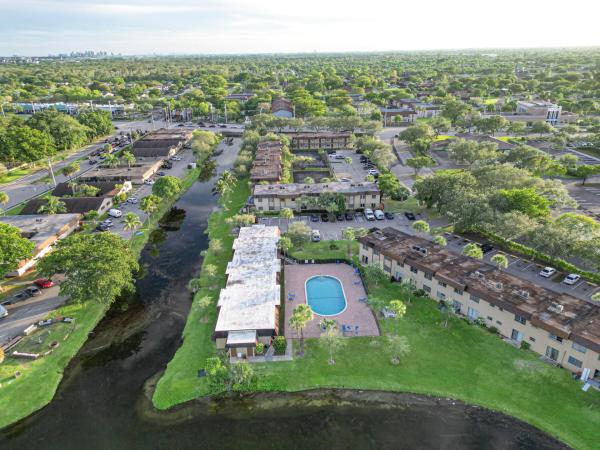 416 Lakeside Dr #129, Margate, Florida 33063, image 1