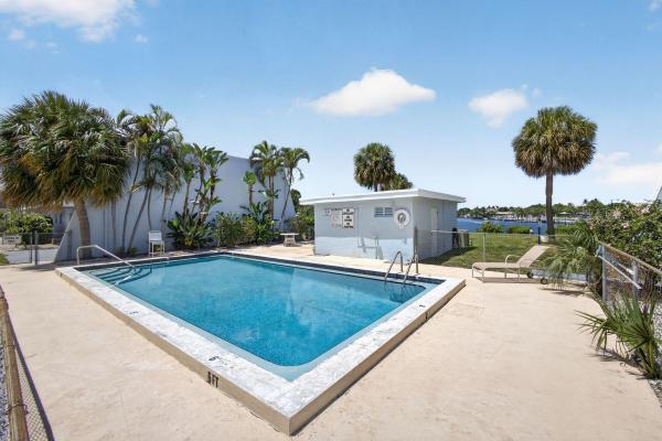 Lori Lynn, 725 Hummingbird Way #109, North Palm Beach, Florida 33408, image 3