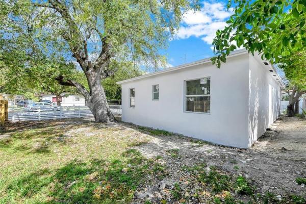 7990 NW 8th Ave, Unincorporated Dade County, Florida 33150, image 1