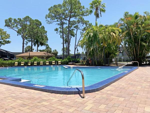 4120 At Palm Beach Gardens Apartments, 4100 Pinella Cir #436, Palm Beach Gardens, Florida 33410, image 3