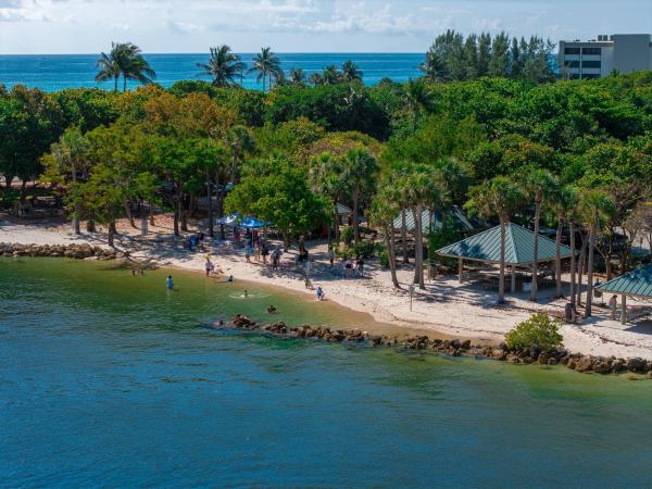 Palm Beach Leisureville, 1009 Leisure Ln, Boynton Beach, Florida 33426, image 2