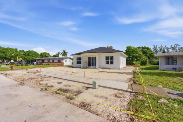 Lauderdale Manors, 1705 NW 15th St, Fort Lauderdale, Florida 33311, image 2