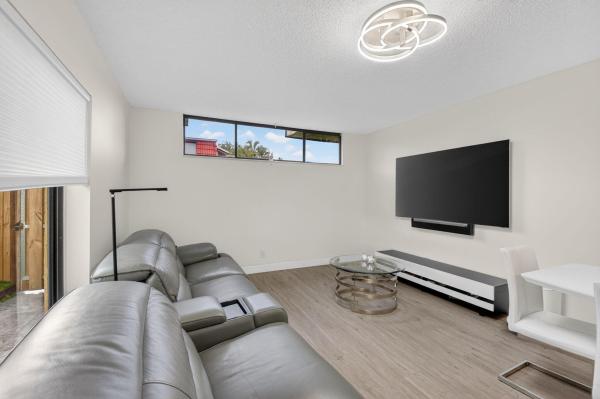 Banyan Lake, 8385 Trent Ct #D, Boca Raton, Florida 33433, image 2